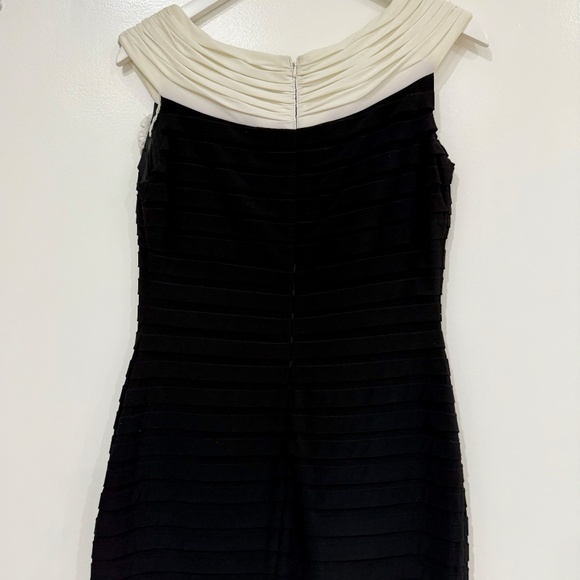 Adrianna Pappell Bodycon Rosette Black and White Dress. Size 10 - Picture 3 of 3